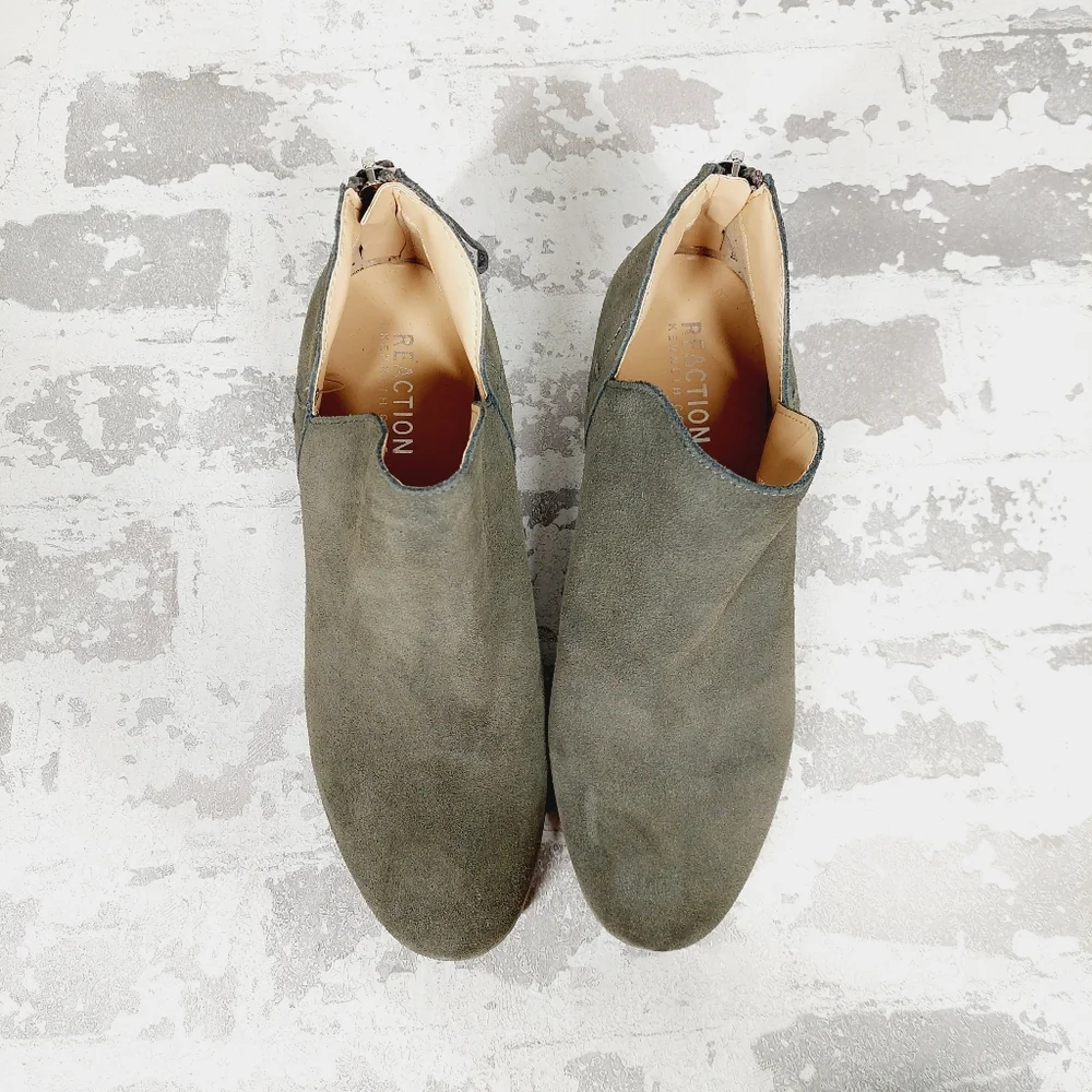 NEW Kenneth Cole Reaction Side Skip Olive Green Suede Low Heel Ankle Boots W933